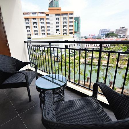 906 Riverside Hotel Malacca Exterior photo