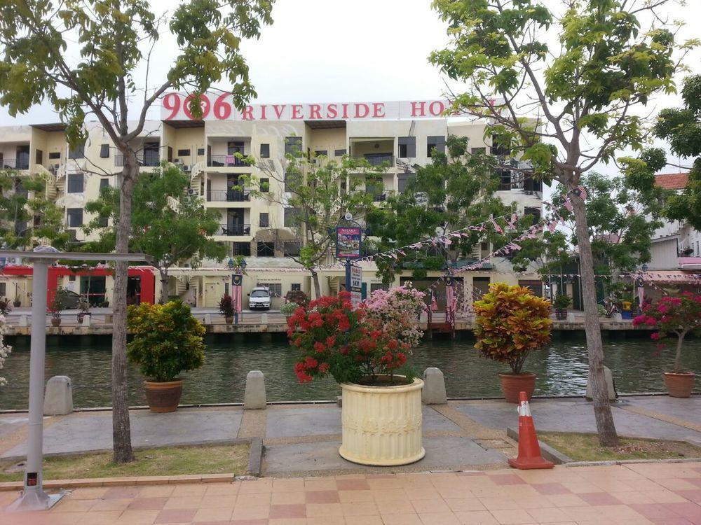 906 Riverside Hotel Malacca Exterior photo