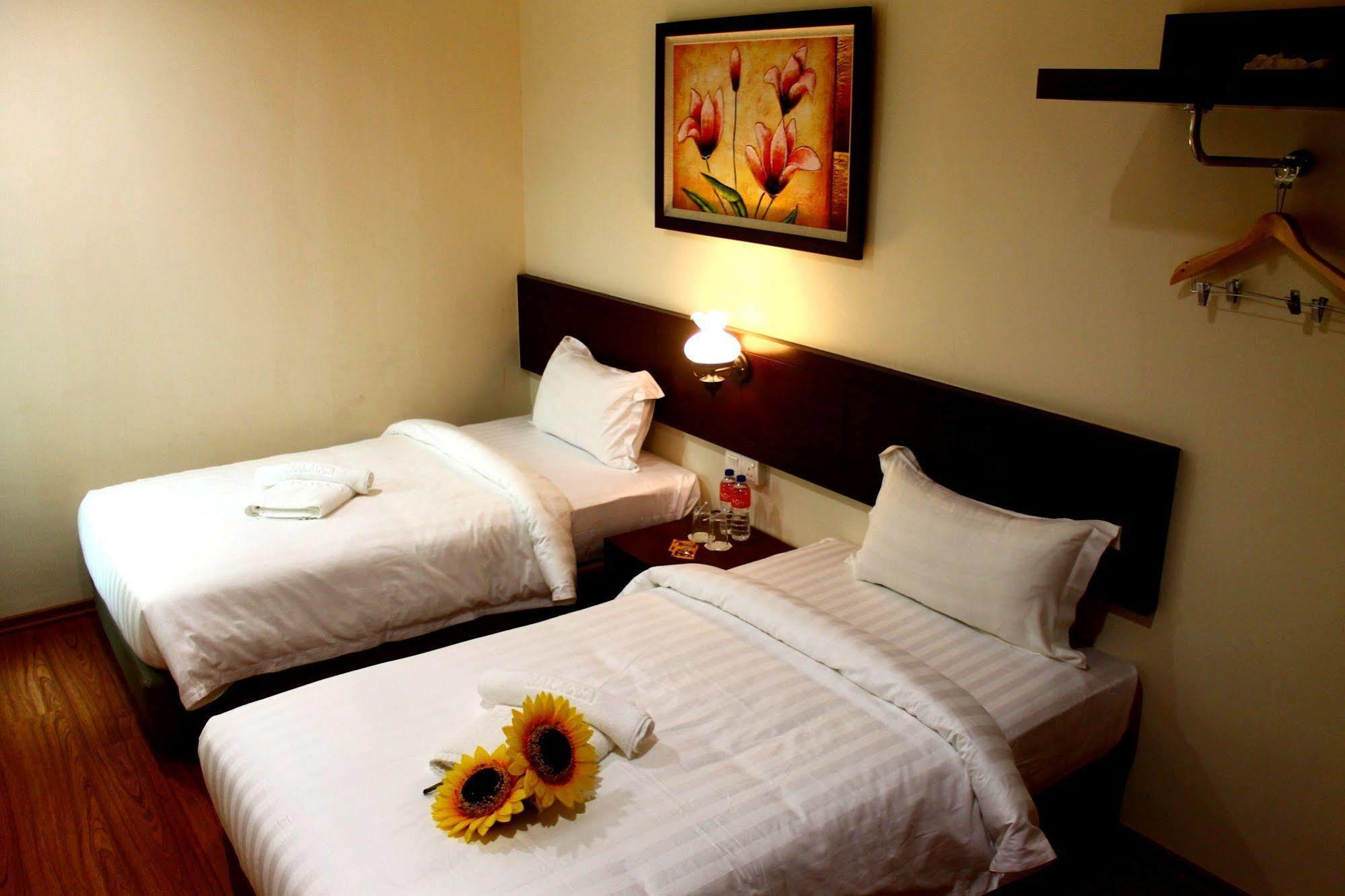 906 Riverside Hotel Malacca Exterior photo